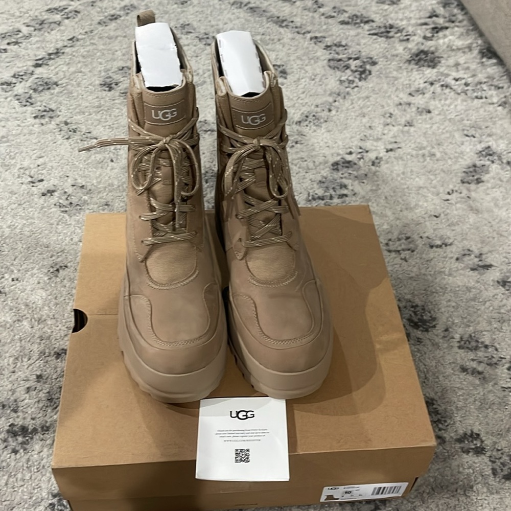 UGG Lug Platform Lace-Up
Combat Boot 🥾🥾🥾(Women) - Picture 8 of 9